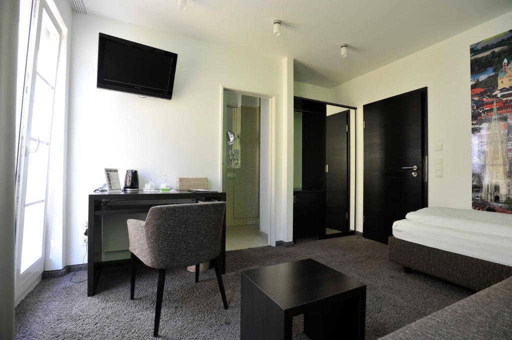 Cafe Elisabeth Hotel Mutterstadt Room photo