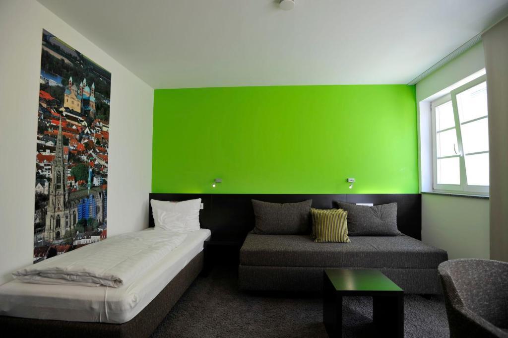 Cafe Elisabeth Hotel Mutterstadt Room photo